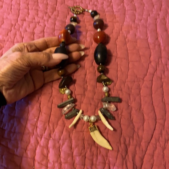 One of a kind designed neckart with wolves teeth - Picture 5 of 8